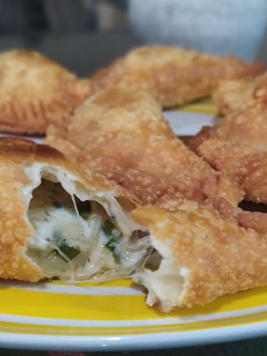 Una foto de Empanada de Cebolla, queso muzzarella y verdeos