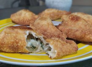 Una foto de Empanada de Cebolla, queso muzzarella y verdeos