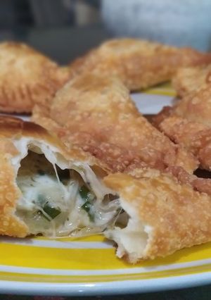 Una foto de Empanada de Cebolla, queso muzzarella y verdeos