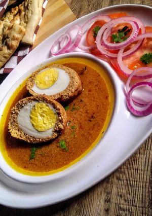 A picture of Nargisi kofte perfect desi meal.