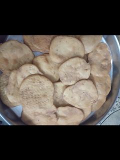 मठरी (mathri recipe in Hindi) रेसिपी मुख्य फोटो
