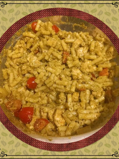 Pesto-s tészta csirkemellel 🍅🍗🍜😋 recept fotója