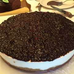 Una foto de Tarta de Mousse de Mascarpone y mermelada de Arándanos