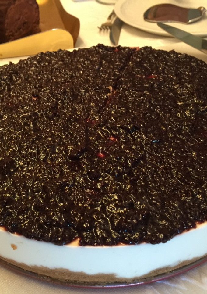 Una foto de Tarta de Mousse de Mascarpone y mermelada de Arándanos