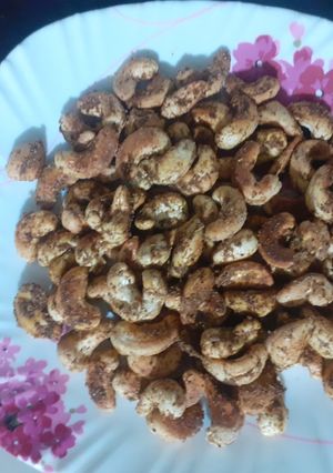 મસાલા કાજુ (Masala Kaju Recipe In Gujarati) રેસીપી મુખ્ય ફોટો