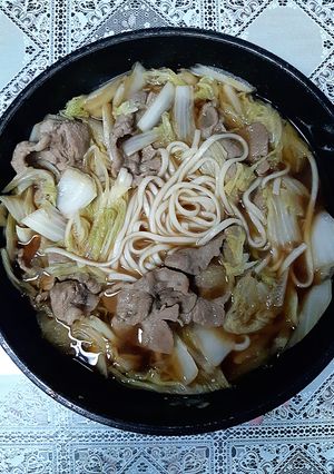 รูปของ อุด้งนาเบะผักกาดขาวหมูสไลด์ (豚バラ白菜のうどん鍋)