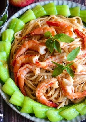 鮮蝦炒麵 （簡單年菜） 的食譜成品照片