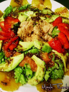 Una foto de Ensalada primaveral con vinagreta de soja y mostaza