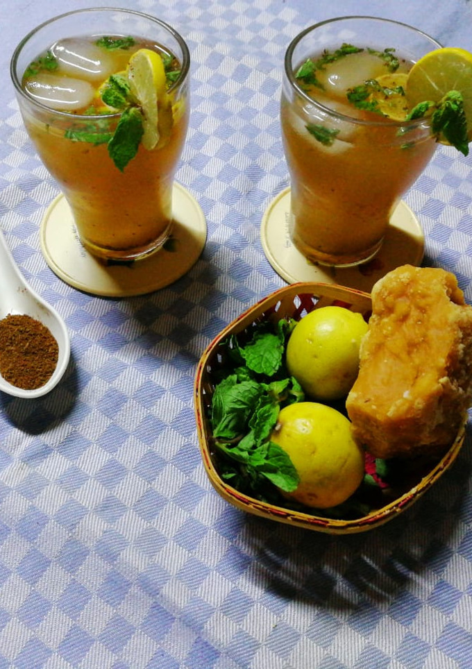 गुड़ का शरबत (gud ka sharbat recipe in hindi) रेसिपी मुख्य फोटो