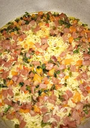 Una foto de Arroz con chorizo calabresa