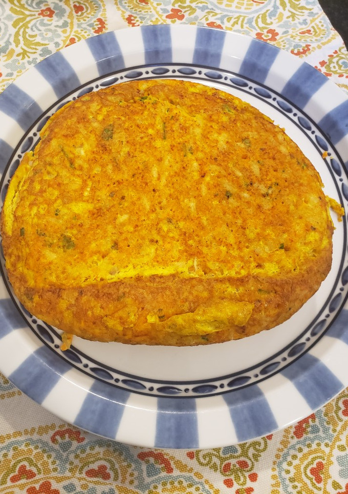 Una foto de Tortilla de zanahoria🥕🥚 (toque de queda)..