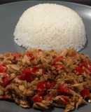 Atún salteado con cebolla y pimiento