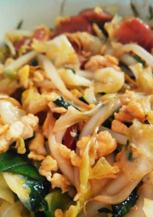 Foto resep Tumis Pelangi Praktis (kol, tauge, sosis, telur)