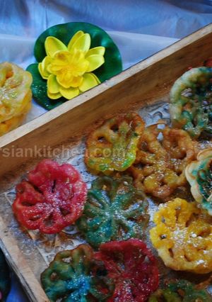 A picture of Lotus flower cookies.