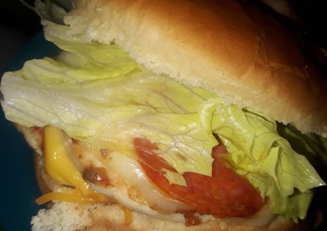 Hamburguesa de pollo con peperoni
