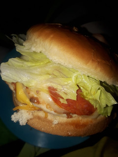 Una foto de Hamburguesa de pollo con peperoni