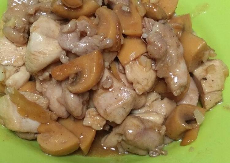 Resep Semur ayam jamur kancing(Ala hainanese), Bisa Manjain Lidah