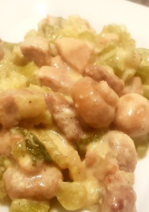 O poză a rețetei ȚELINĂ CU CARNE DE PORC ȘI CIUPERCI, DREASĂ CU OU Ș LĂMÂIE!.