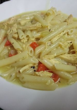 Una foto de Sopa de pollo con verduras