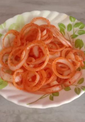 લચ્છા પ્યાજ સલાડ (Lachha Pyaj Salad Recipe In Gujarati) રેસીપી મુખ્ય ફોટો