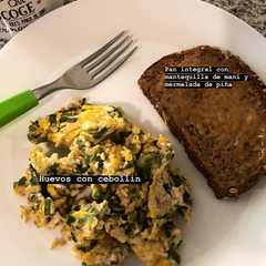 Una foto de Huevos con cebollín