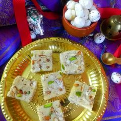 A picture of Makhana Burfi.