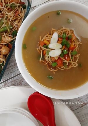 A picture of Manchow Soup / Veg soup topped with Crispy fried noodles.