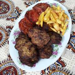 کتلت با گوجه و سیب زمینی سرخ شده-レシピのメイン写真