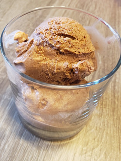 A picture of Chocolate Peanut Butter Ice Cream (with roasted marshmallows).