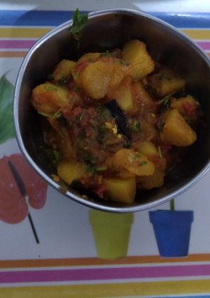 A picture of Apple and Tomato vegetable.
