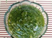 Gambar saus pesto bayam
