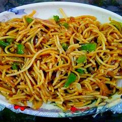 A picture of Veg hakka noodles.