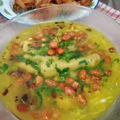 A picture of Soto ayam.