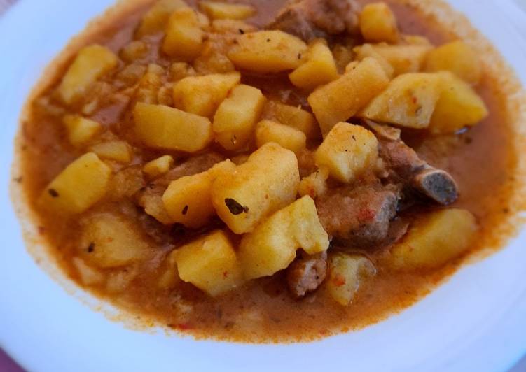 Guiso de patata con costillas