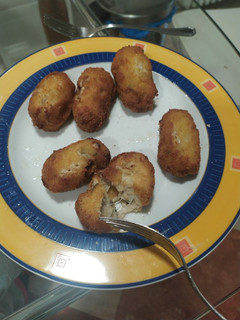 Una foto de Croquetas de pollo y calabacín