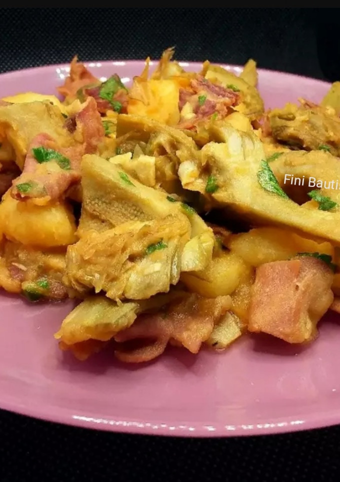 Una foto de Alcachofas con jamón y patata