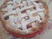 Una foto di crostata di frutta