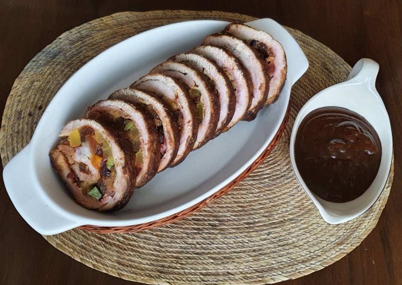 Pierna de cerdo con salsa de ciruela Lily Glez.Caraza