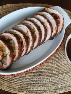 Una foto de Pierna de cerdo con salsa de ciruela Lily Glez.Caraza