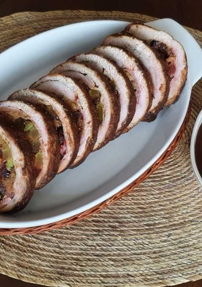 Una foto de Pierna de cerdo con salsa de ciruela Lily Glez.Caraza