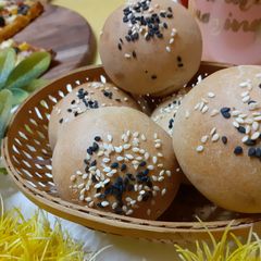 A picture of Oats stuffed wheat buns.