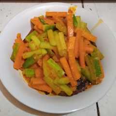 รูปของ Acar kuning ikan tongkol
