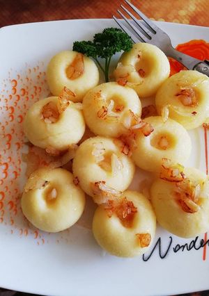 Zdjęcie przepisu Kluski śląskie z cebulką.
