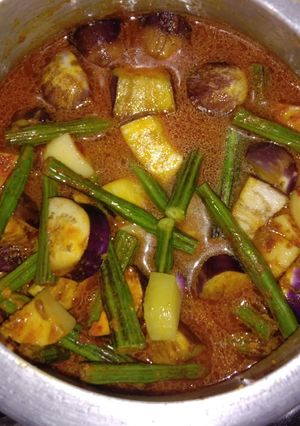 સરગવા બટાકા નું શાક (Saragva Bataka Shak Recipe In Gujarati) રેસીપી મુખ્ય ફોટો