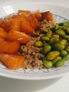 Una foto de Poke bowl light con quinoa integral