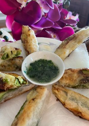 Hình của món Avocados Spring Roll.