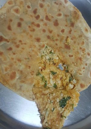 A picture of Gobhi paratha.