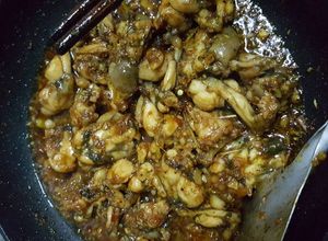 Hình của món Ếch xào sả ớt.