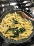Blue cheese and greens quick pasta