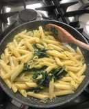 Blue cheese and greens quick pasta